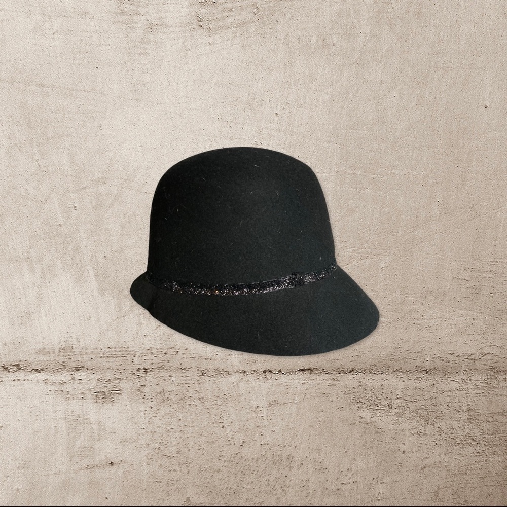 Simple sheik bucket hat. Simple and elegantly stylish